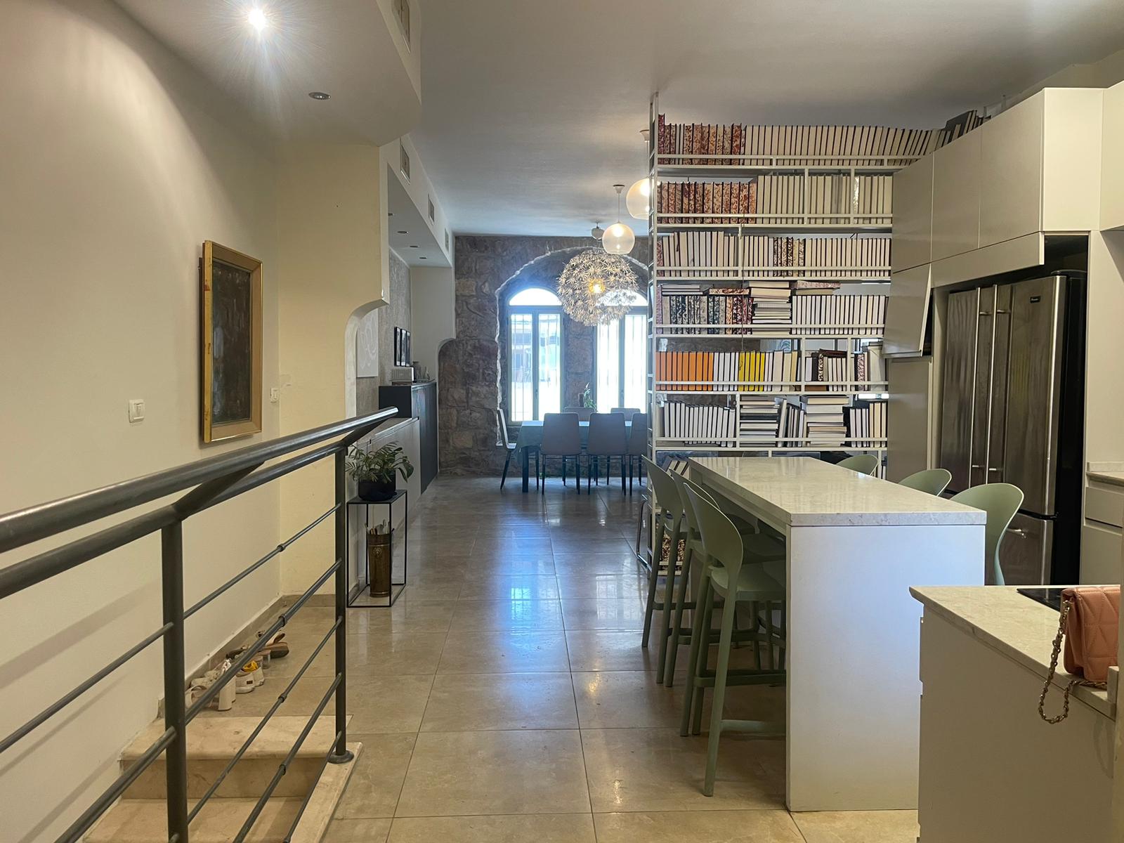Spacious duplex apartment located in Nachlaot!