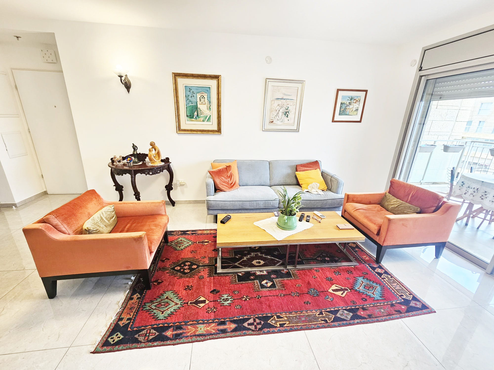 A like-new apartment in the 